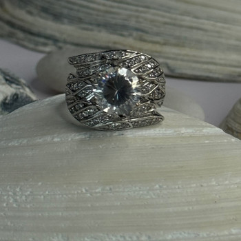 Beautiful Design 925 Sterling Silver Cz Ring Size 5.5