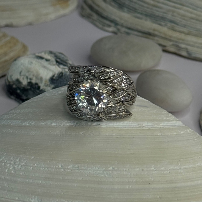 Beautiful Design 925 Sterling Silver Cz Ring Size 5.5