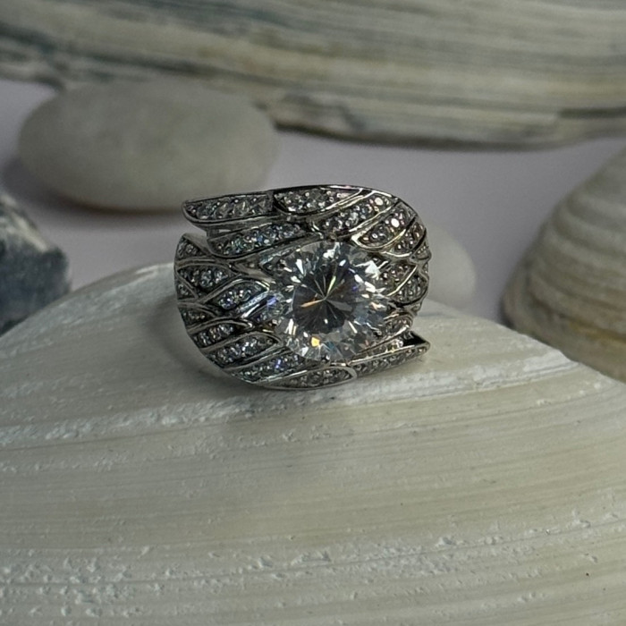 Beautiful Design 925 Sterling Silver Cz Ring Size 5.5