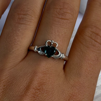 Beautiful Design 925 Sterling Silver Emerald Heart Ring Size 11