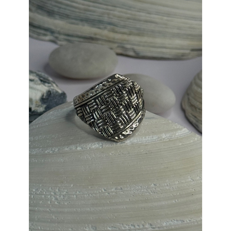 Classy Design 925 Sterling Silver Ring Size 8