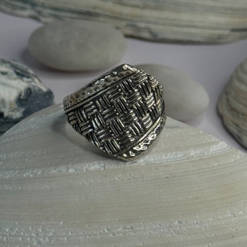 Classy Design 925 Sterling Silver Ring Size 8