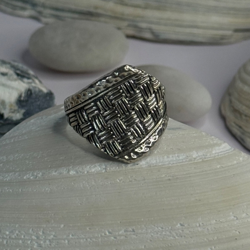 Classy Design 925 Sterling Silver Ring Size 8