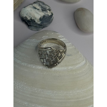 Classy Design 925 Sterling Silver Ring Size 8