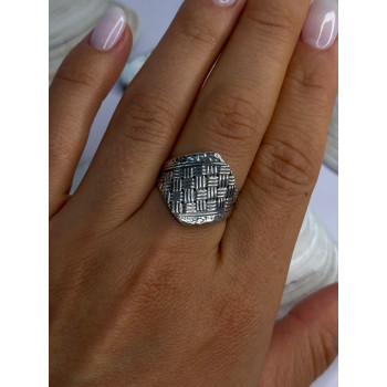 Classy Design 925 Sterling Silver Ring Size 8