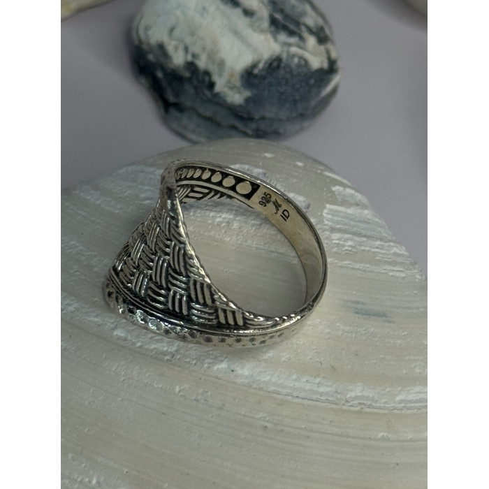 Classy Design 925 Sterling Silver Ring Size 8