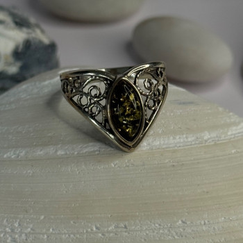 Vintage Classy Design 925 Sterling Silver Amber Ring Size 6