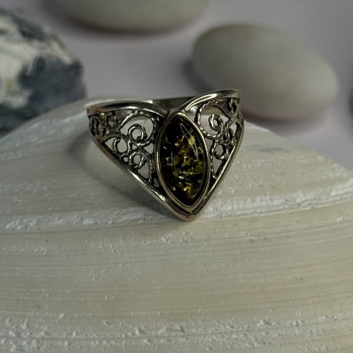 Vintage Classy Design 925 Sterling Silver Amber Ring Size 6