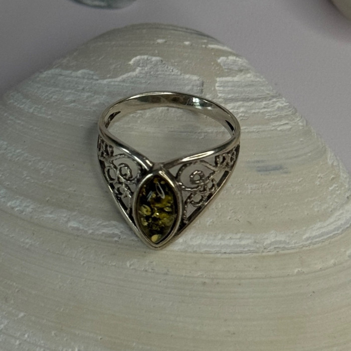 Vintage Classy Design 925 Sterling Silver Amber Ring Size 6