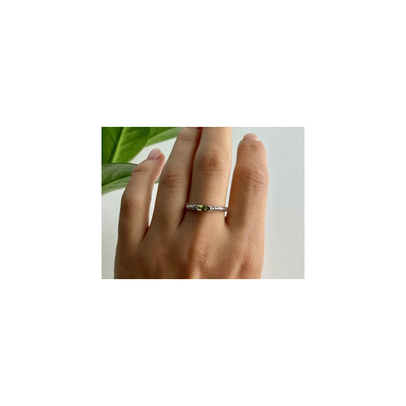925 Sterling Silver Peridot Ring Size 10.25