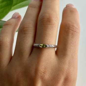 925 Sterling Silver Peridot Ring Size 10.25