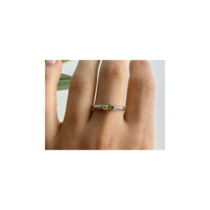 925 Sterling Silver Peridot Ring Size 10.25