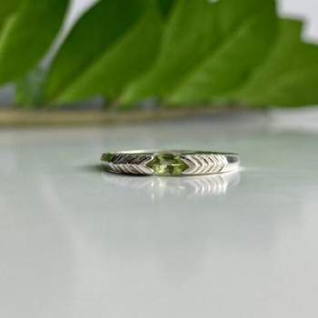 925 Sterling Silver Peridot Ring Size 10.25