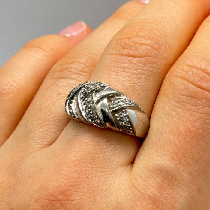 925 Sterling Silver Diamonds Ring Size 8
