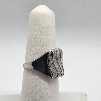 14K White Gold & Diamond Ring Size 5.5