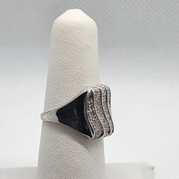 14K White Gold & Diamond Ring Size 5.5