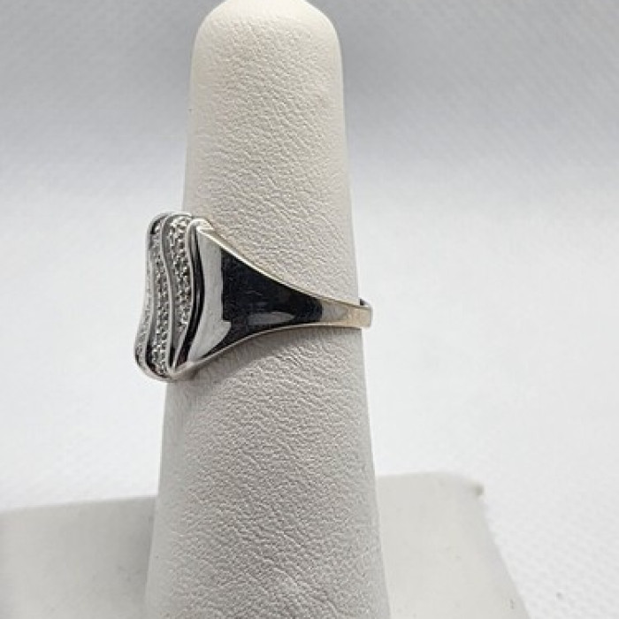 14K White Gold & Diamond Ring Size 5.5