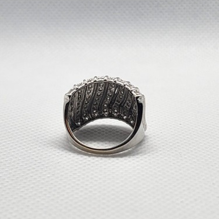 14K White Gold & Diamond Ring Size 5.5