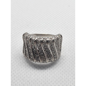 14K WHITE GOLD & DIAMOND RING  SIZE 5.5