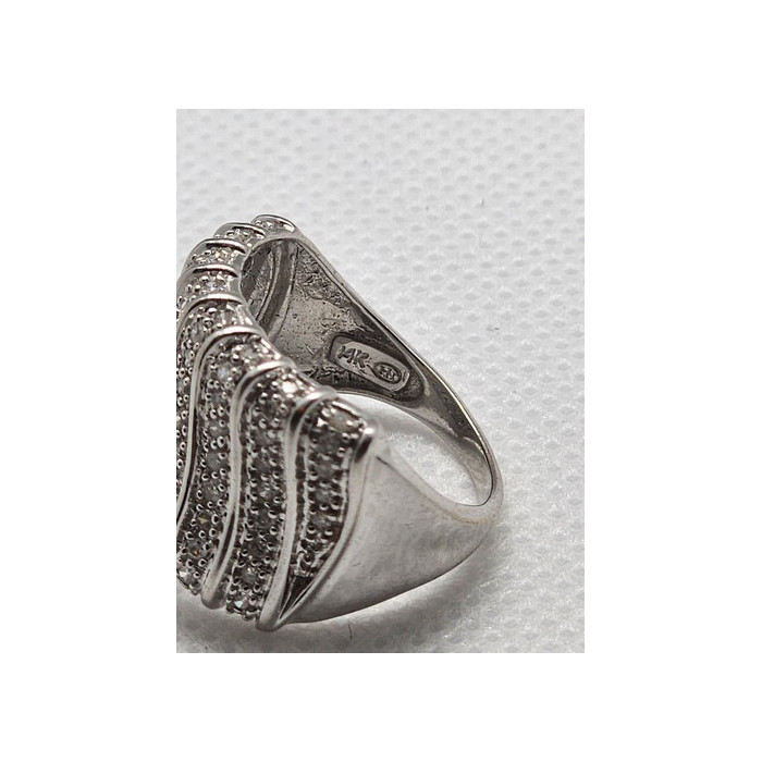 14K WHITE GOLD & DIAMOND RING  SIZE 5.5