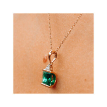 10K YELLOW GOLD EMERALD & DIAMONDS CHAIN WITH PENDANT