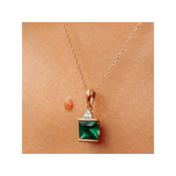 10K YELLOW GOLD EMERALD & DIAMONDS CHAIN WITH PENDANT