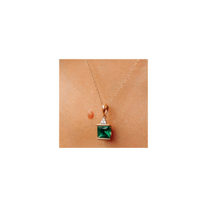 10K YELLOW GOLD EMERALD & DIAMONDS CHAIN WITH PENDANT