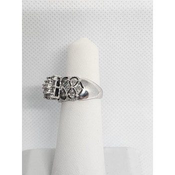 14K WHITE GOLD & DIAMONDS .5ct RING  SIZE 4