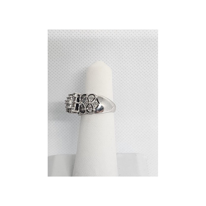 14K WHITE GOLD & DIAMONDS .5ct RING  SIZE 4