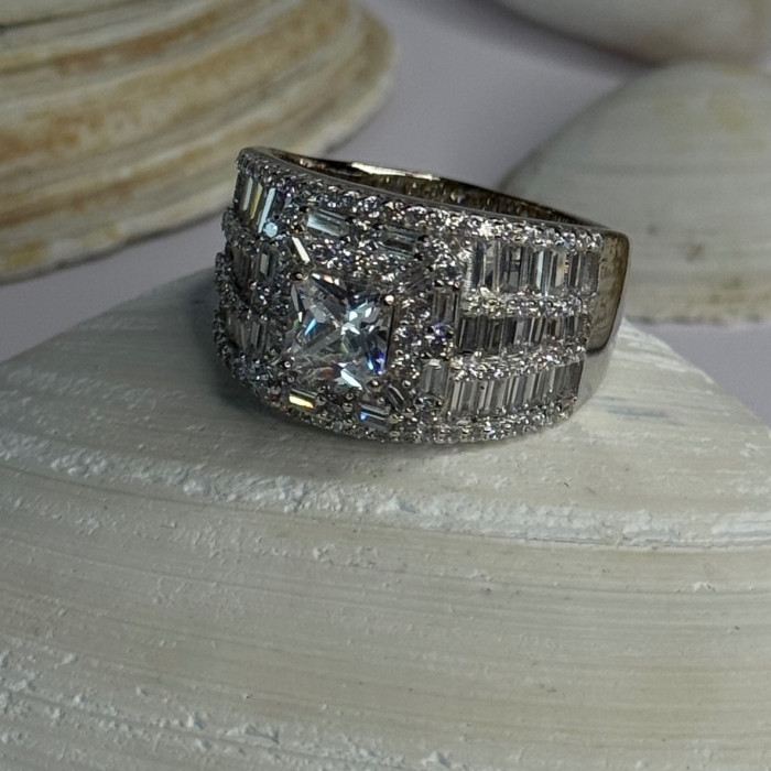 Shiny 925 Sterling Silver Cz Ring Size 11