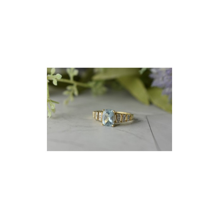 10K YELLOW GOLD AQUAMARINE & DIAMONDS RING SIZE 7