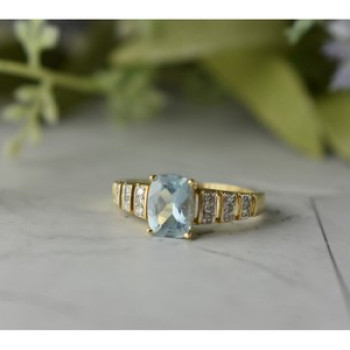 10K Yellow Gold Aquamarine & Diamonds Ring Size 7