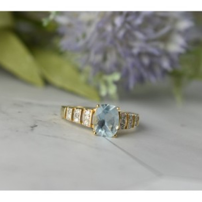 10K Yellow Gold Aquamarine & Diamonds Ring Size 7
