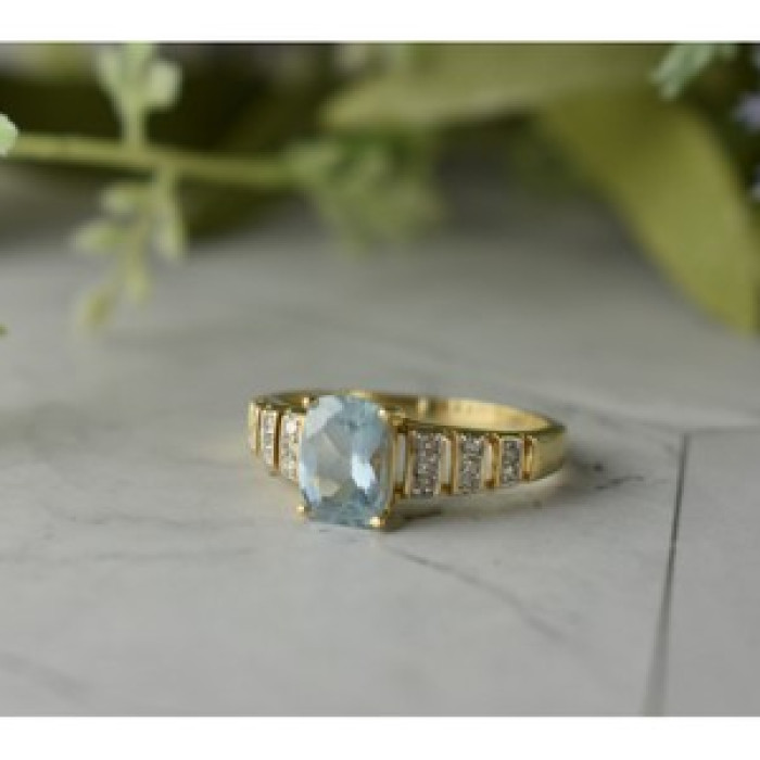 10K Yellow Gold Aquamarine & Diamonds Ring Size 7