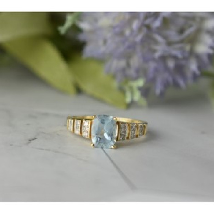 10K Yellow Gold Aquamarine & Diamonds Ring Size 7