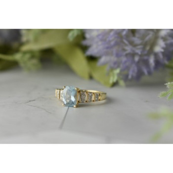 10K YELLOW GOLD AQUAMARINE & DIAMONDS RING SIZE 7