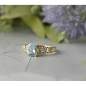 10K Yellow Gold Aquamarine & Diamonds Ring Size 7
