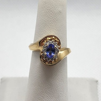14K Yellow Gold Tanzanite & Diamonds Ring Size 5