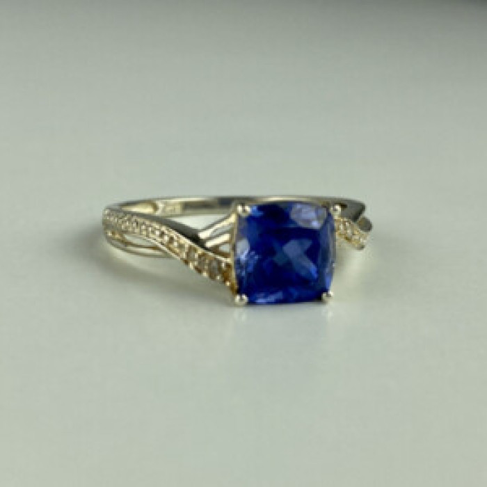 925 Sterling Silver Iolite & CZ Ring Size 6.75