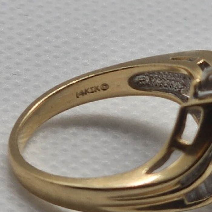 14K Yellow Gold Sapphire & Diamonds Ring Size 5.5