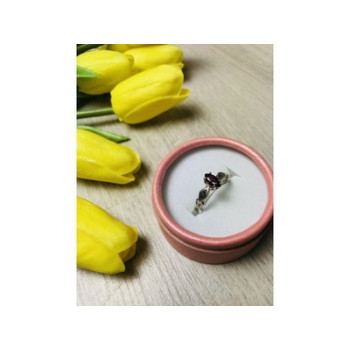 Avon 925 Sterling Silver Almandine Ring Size 8