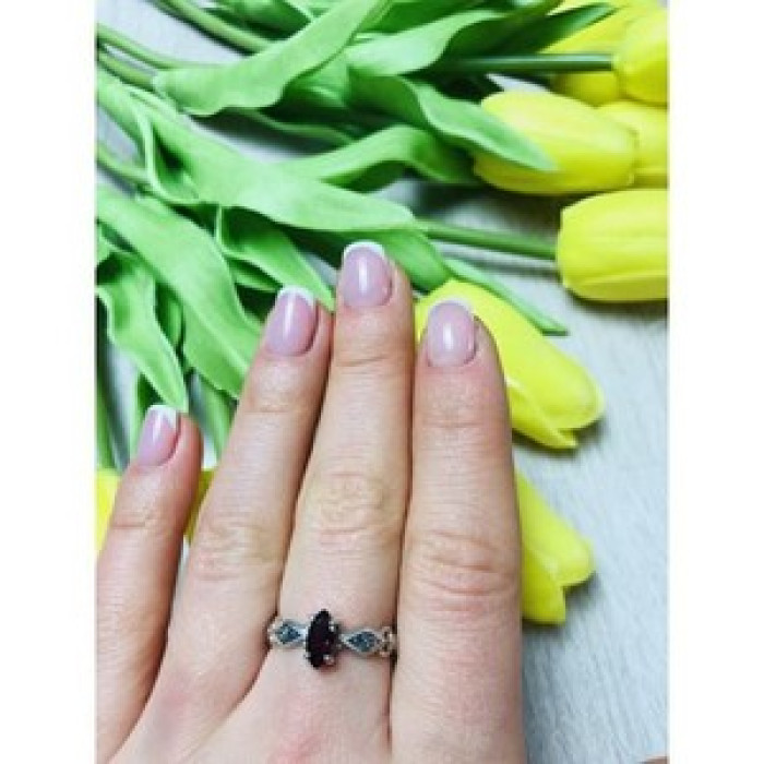 Avon 925 Sterling Silver Almandine Ring Size 8