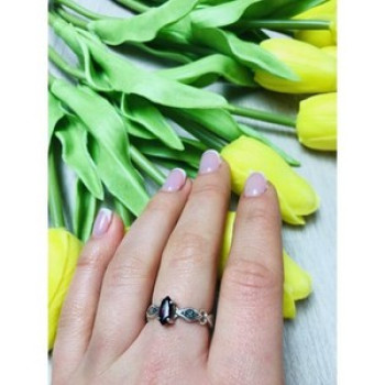 Avon 925 Sterling Silver Almandine Ring Size 8