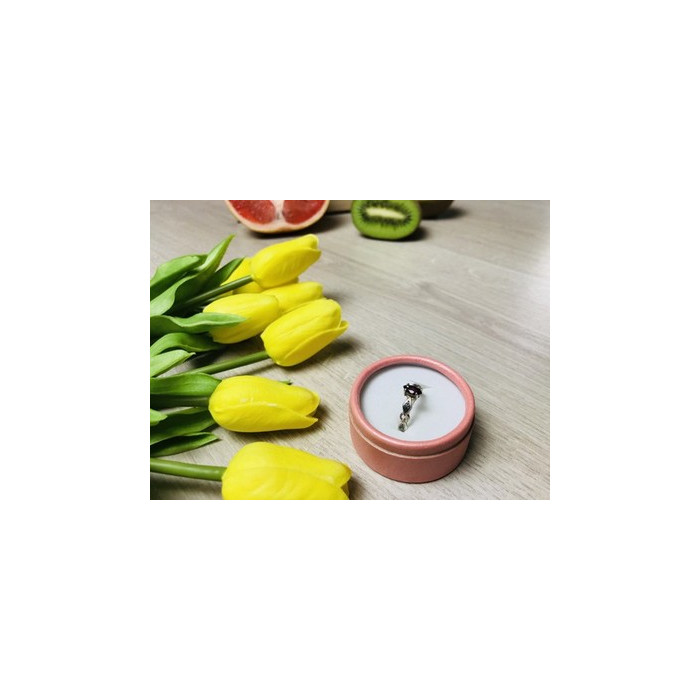 Avon 925 Sterling Silver Almandine Ring Size 8