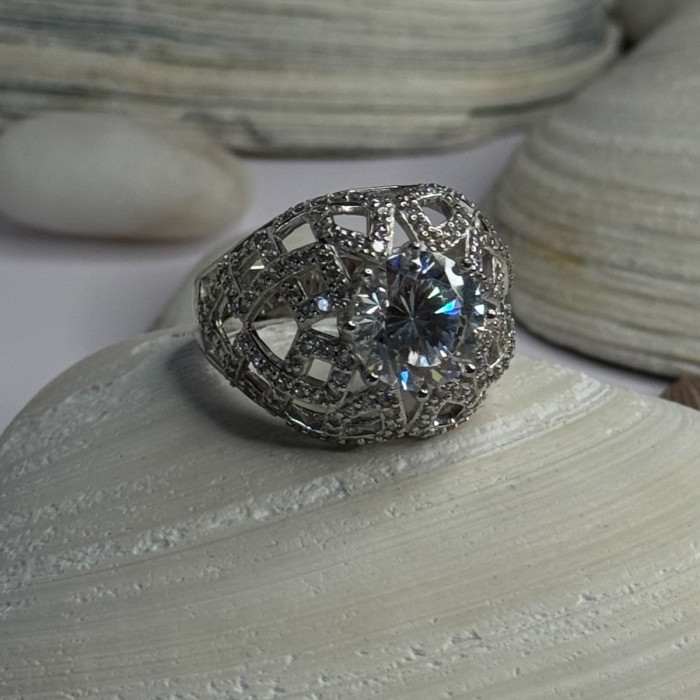 Shiny 925 Sterling Silver Cz Ring Size 9