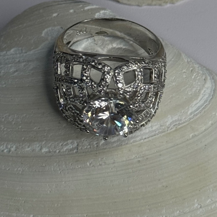 Shiny 925 Sterling Silver Cz Ring Size 9