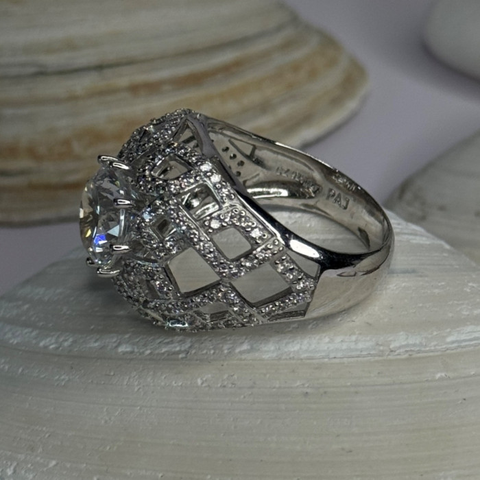 Shiny 925 Sterling Silver Cz Ring Size 9