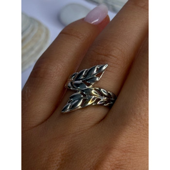 Beautiful Design 925 Sterling Silver Ring Size 8