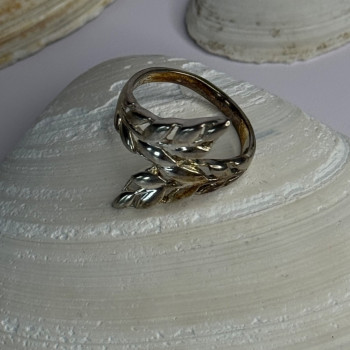 Beautiful Design 925 Sterling Silver Ring Size 8