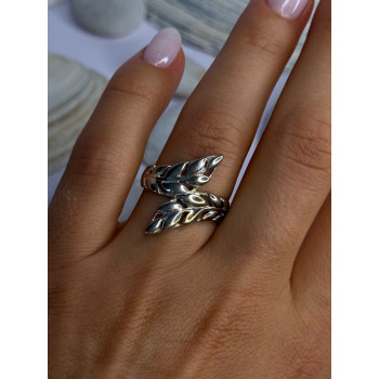 Beautiful Design 925 Sterling Silver Ring Size 8